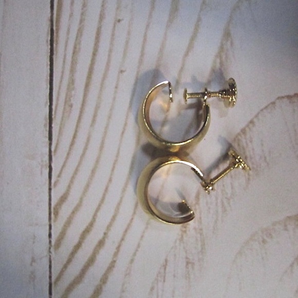 Vintage Monet Gold Hoop Screwback Earrings - Picture 5 of 7